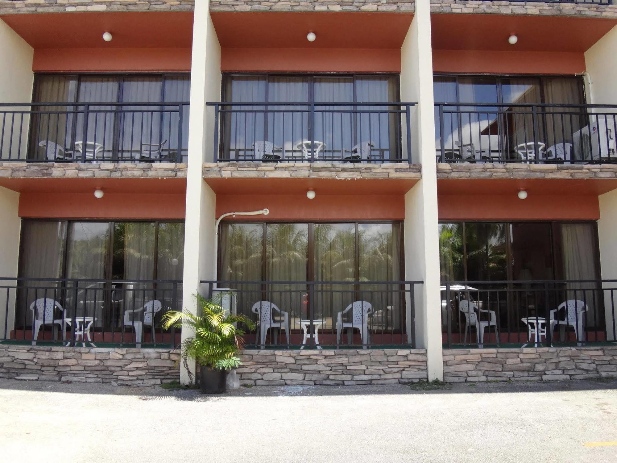 Surestay By Best Western Guam Airport Barrigada Esterno foto